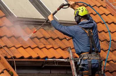 Démoussage et hydrofuge de toiture à Valines